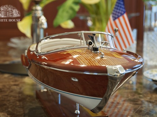 Перейти на сайт White House